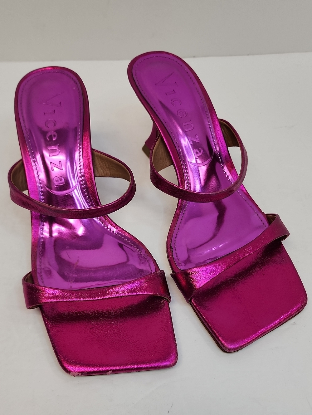 Vicenza Metallic Fuchsia Strappy Heels Square Toe Sandals Size 6